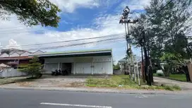 4 lokal toko dan tanah di pinggir jalan Montong Lombok Barat