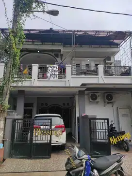 Dijual rumah di tytyan asri 2 lantai bekasi