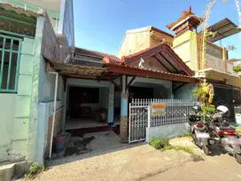 Rumah di kompleks Griya Pagutan Mataram