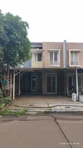 Rumah  dijual 2 lantai dekat stasiun BSD di Tangerang Selatan