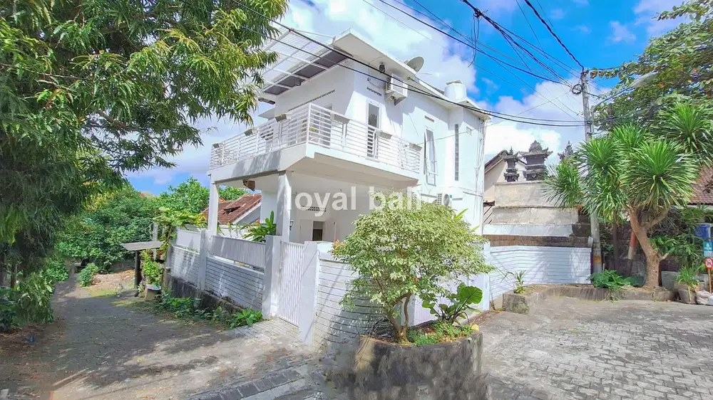 Rumah, Exotic House with White Nuance in Benoa, Bali