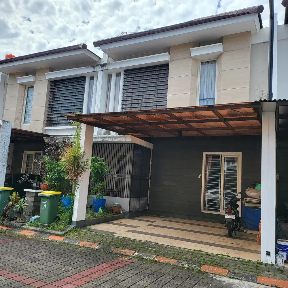 Rumah Nyaman 2 Lantai di Tengah Kota Furnish