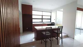 Rumah Mewah Nyaman Semi Furnished Di Kawasan Elit Batununggal