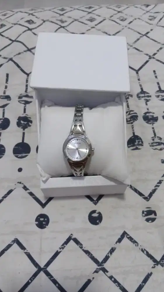 Jam Guess wanita second