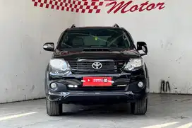 Toyota Fortuner G diesel manual 2014 Hitam
