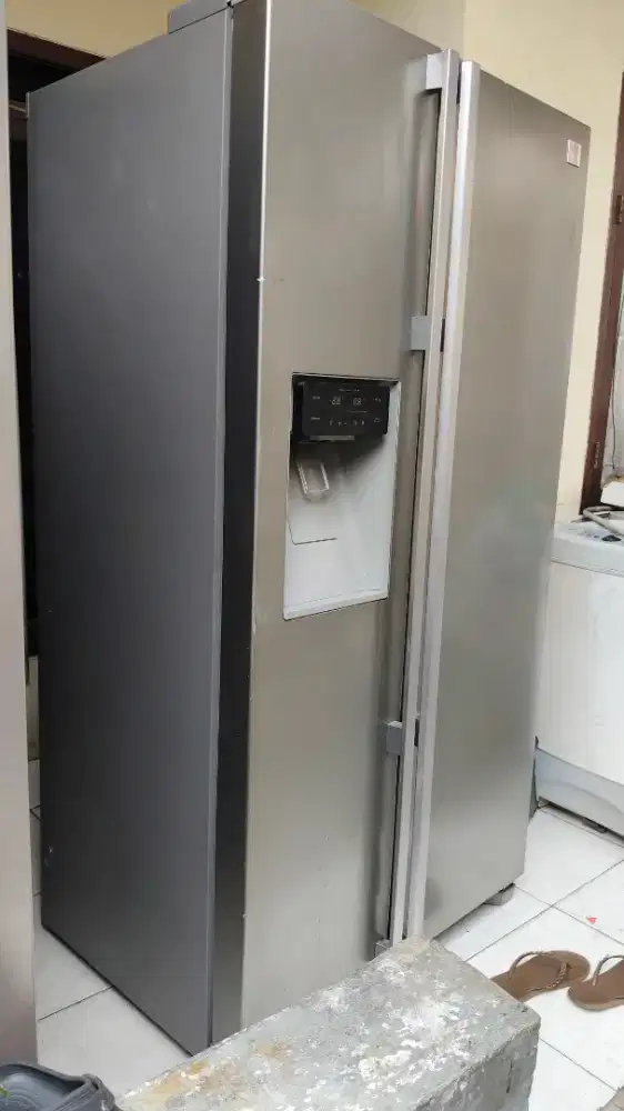Kulkas 2 pintu sbs ( side by side) merk daewoo