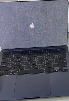Macbook M2 Midnight 16/256 Garansi Ibox Panjang