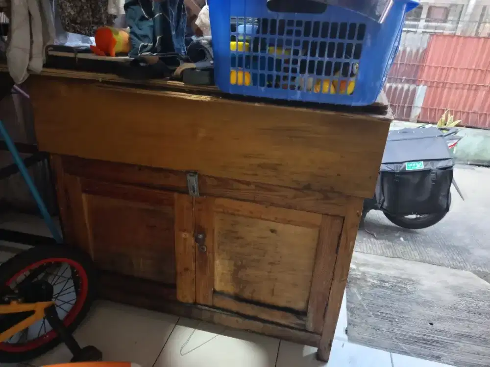 MEJA KOMPOR TERTUTUP