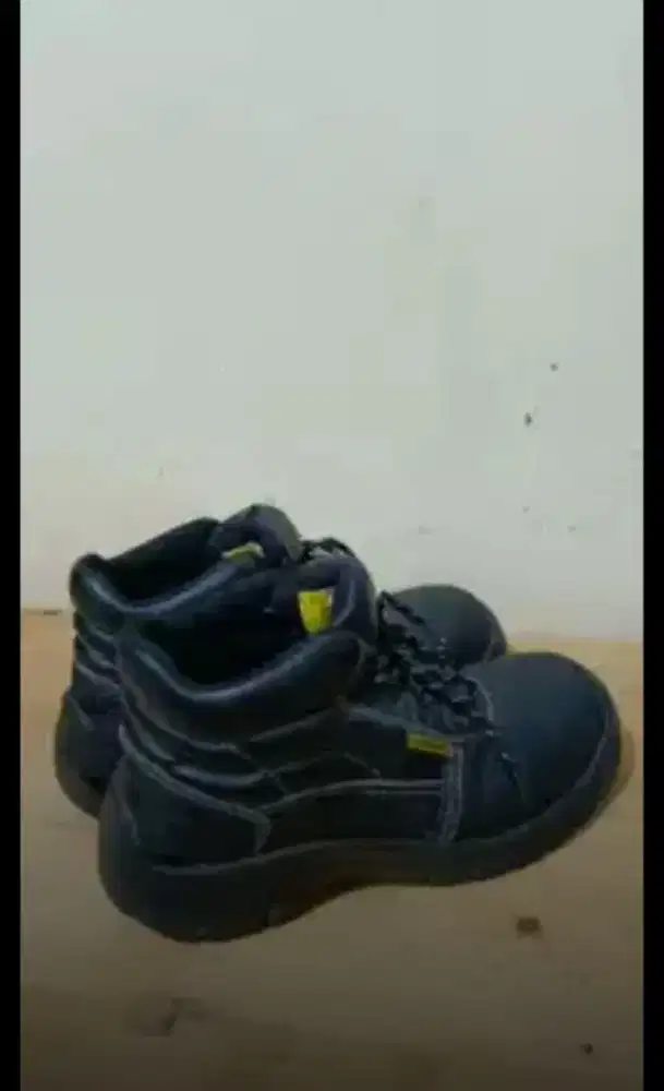 sepatu safety KRISBOW uk 39