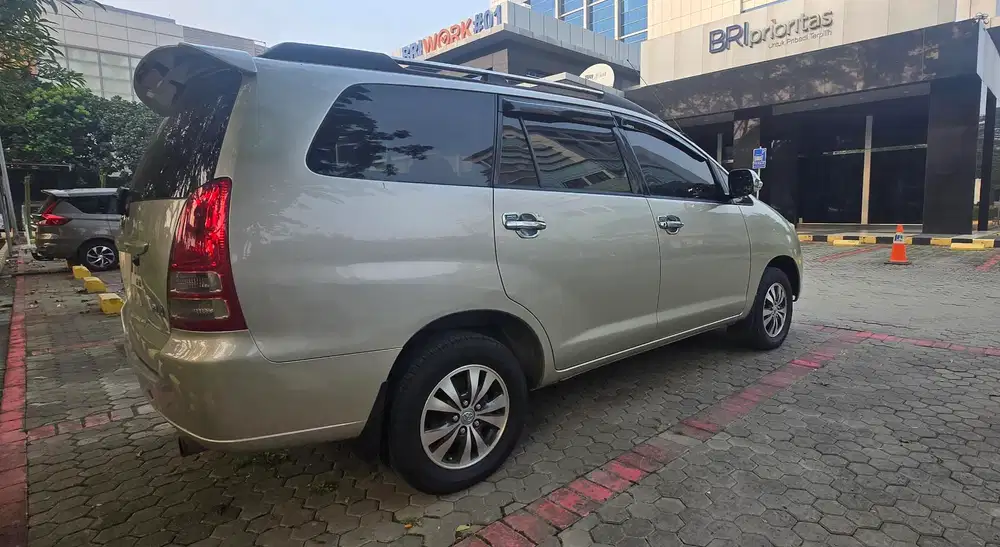 Toyota Kijang Innova 2005 Bensin