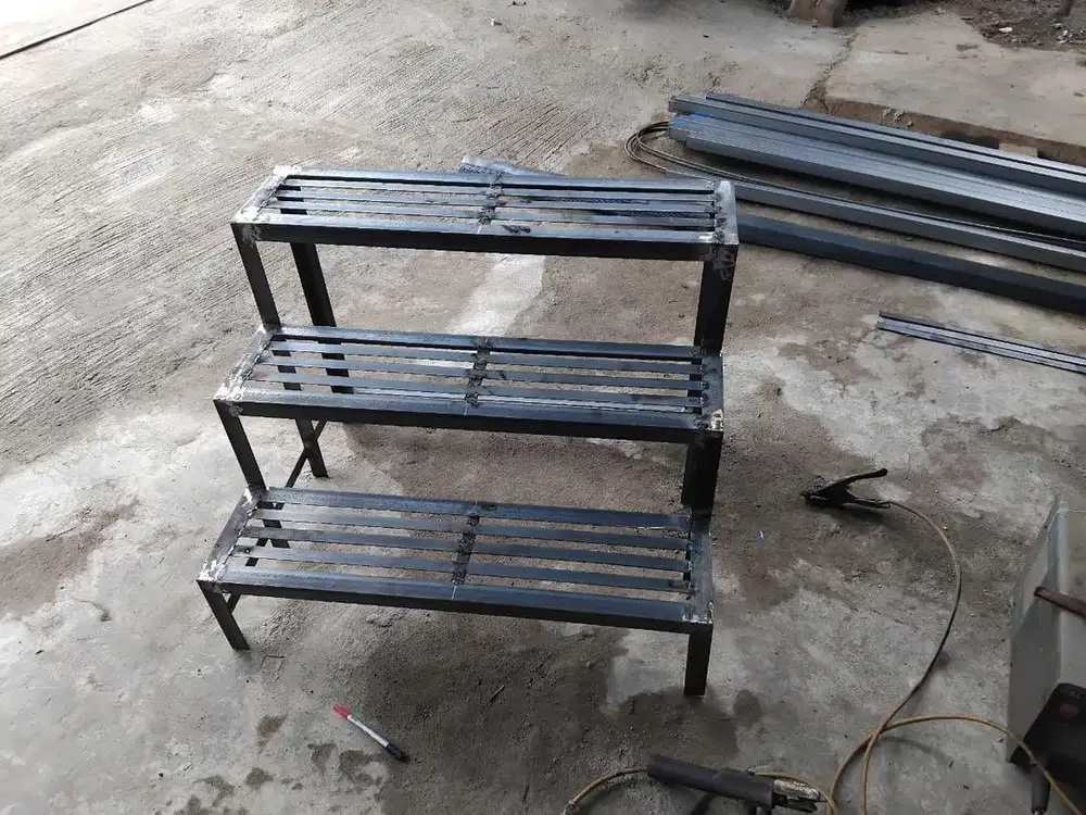 Rak Besi Bunga 3 tingkat