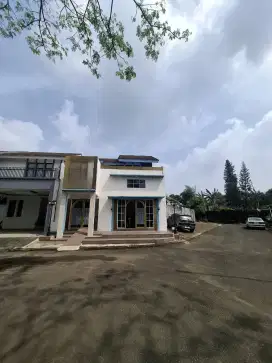 Rumah Cluster tanah Luas di Legenda Wisata Cibubur,Kab Bogor.