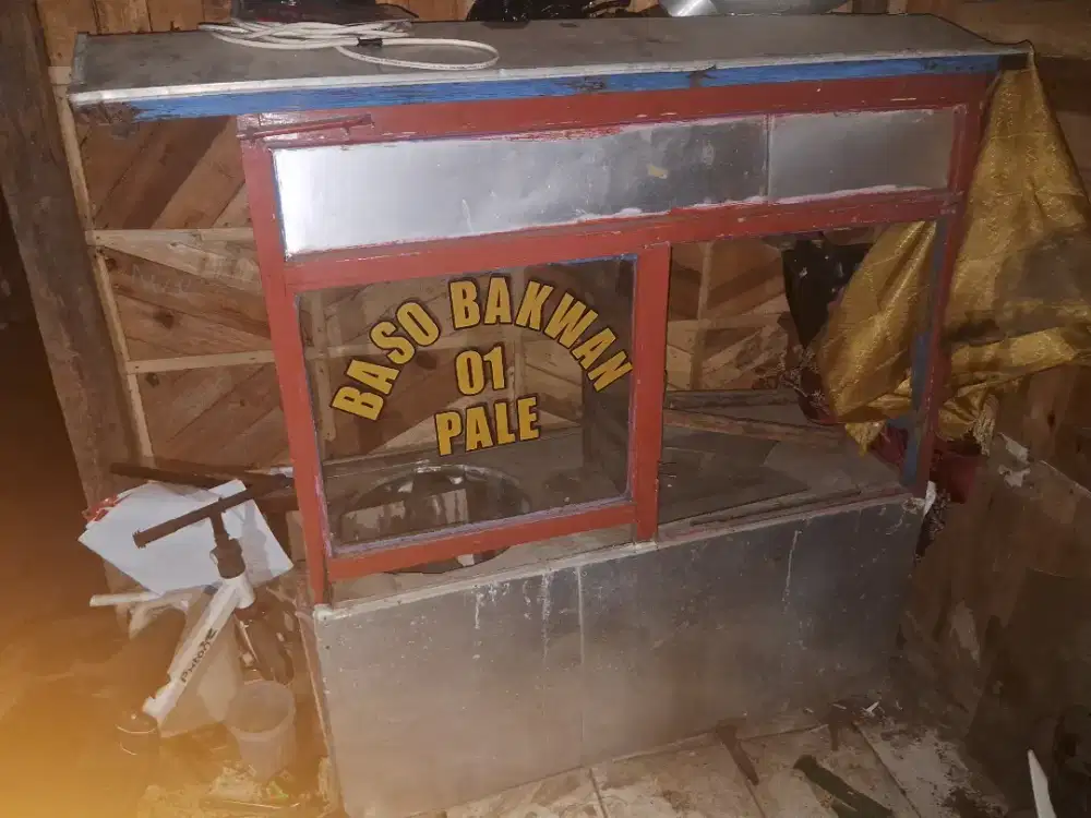 Gerobak bekas baso