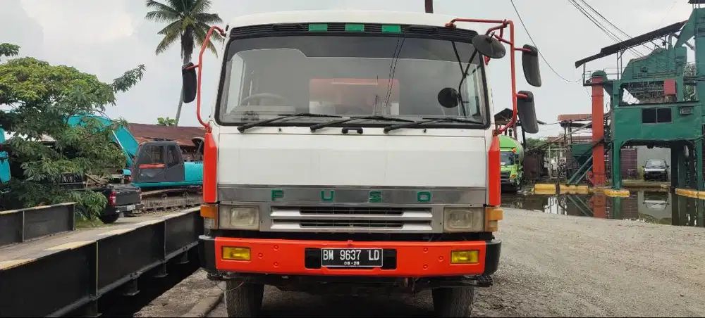 Truk mixer mitsubishi