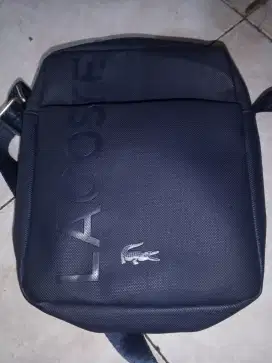 Tas selempang lacoste