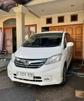 Honda Freed PSD 2014 Putih