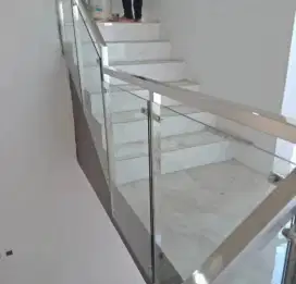 Balkon dan stainless kaca moderen