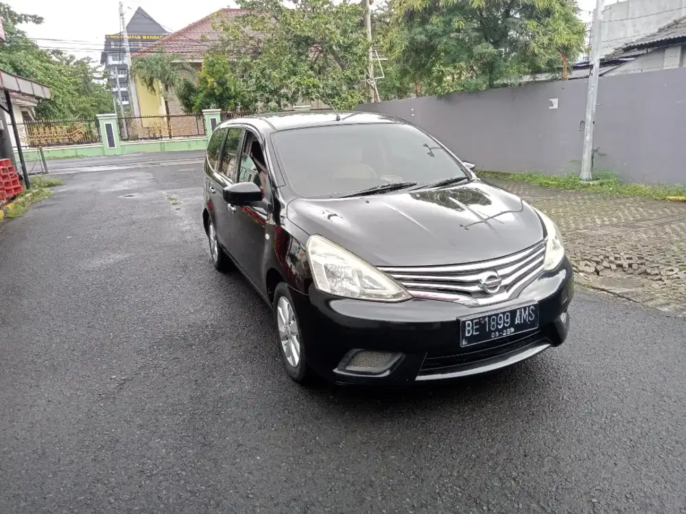 Nissan grand Livina istimewa