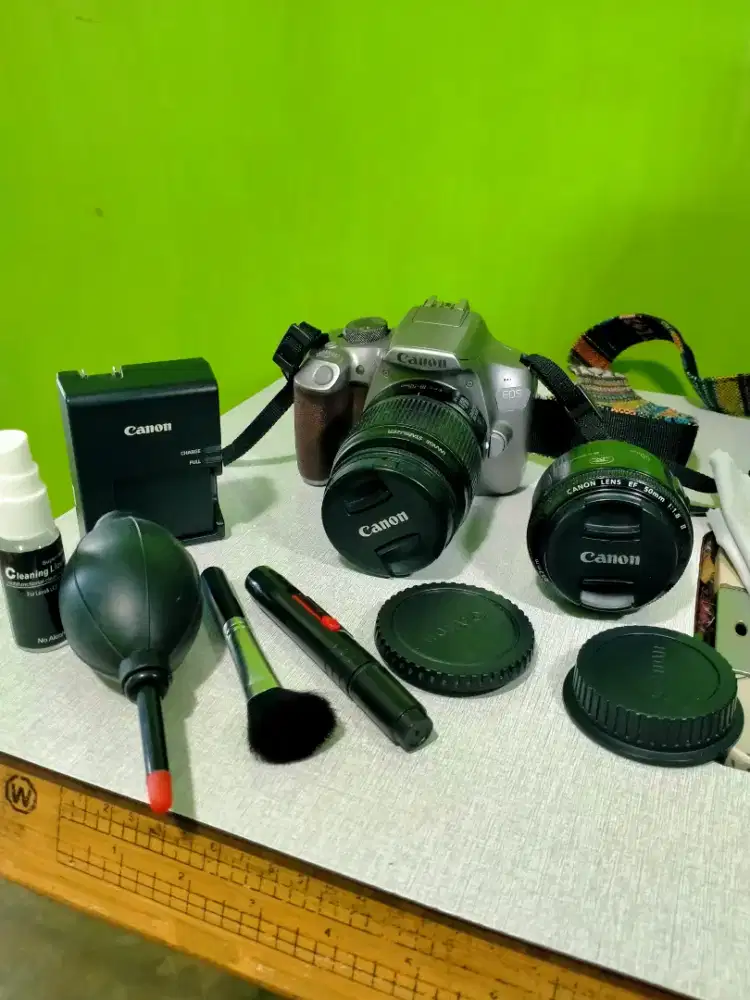 Canon DSLR 1300D.