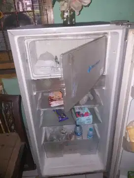 Kulkas 1 pntu 50 watt sgt dngin beku lengkap free ongkir lalamove