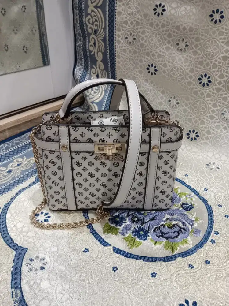 Tas Guess 4G Logo Satchel Original – Putih