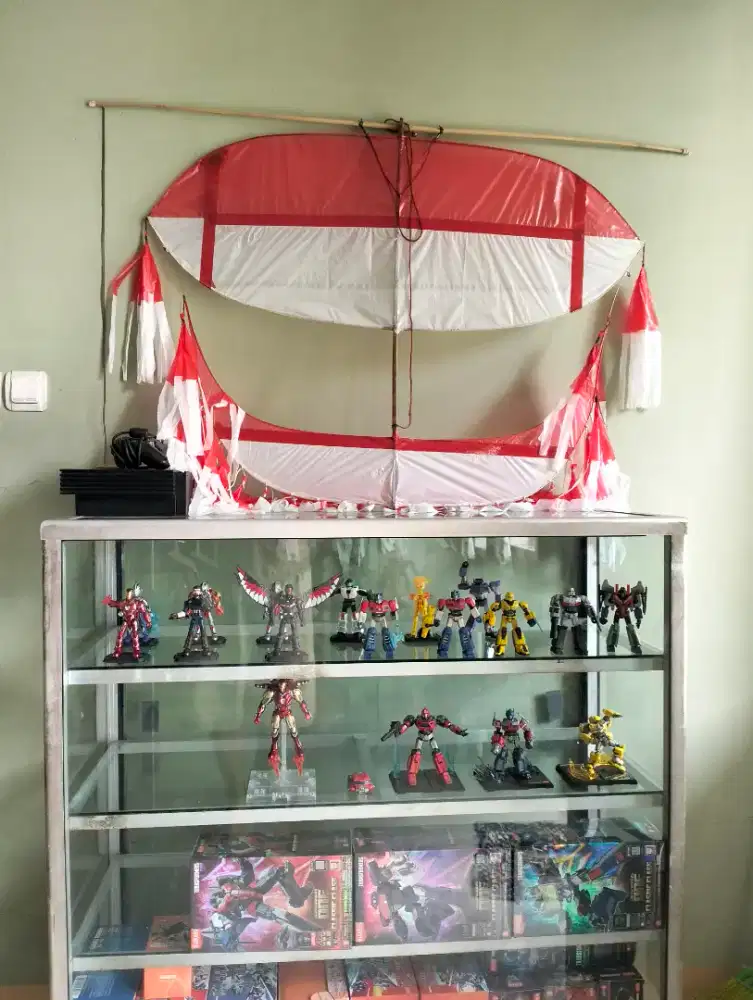 Mainan dan etalase