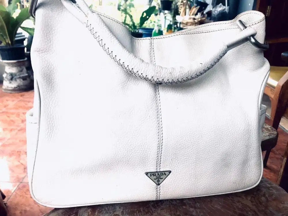 Preloved Tas bahu wanita PRADA made in Itally original