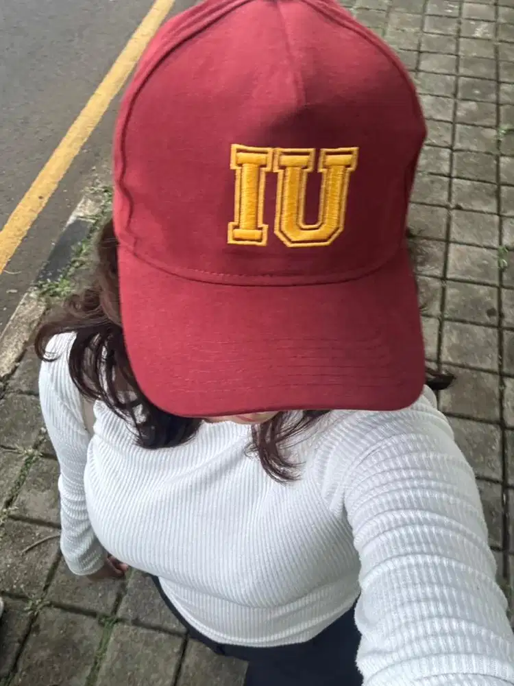 topi ui merah keren