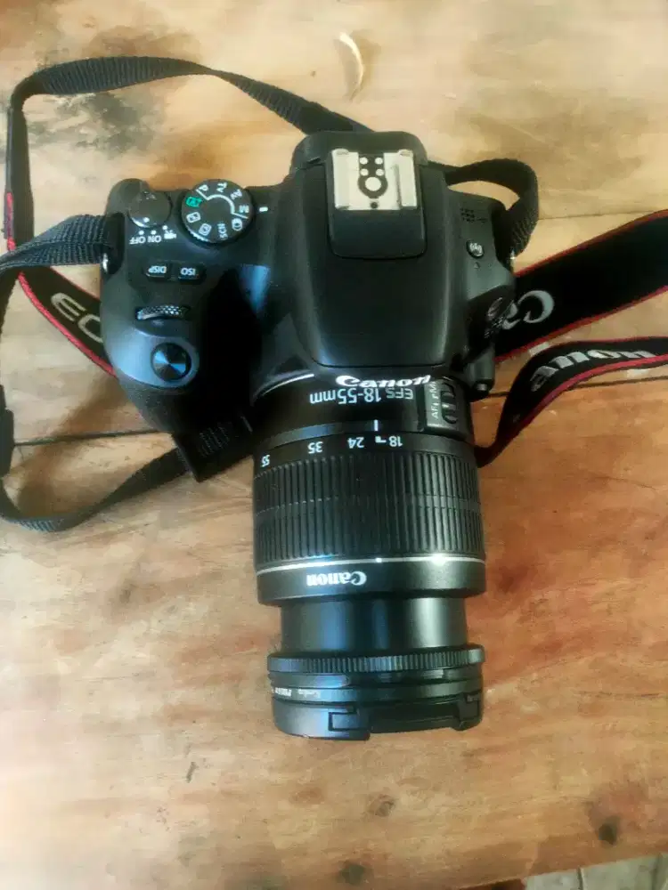 Canon 200D Kit 18-55 Mulus  – Lengkap Charger & Baterai