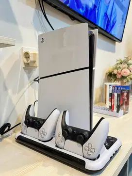 Playstation 5 + 2 Stick + Charging Dock