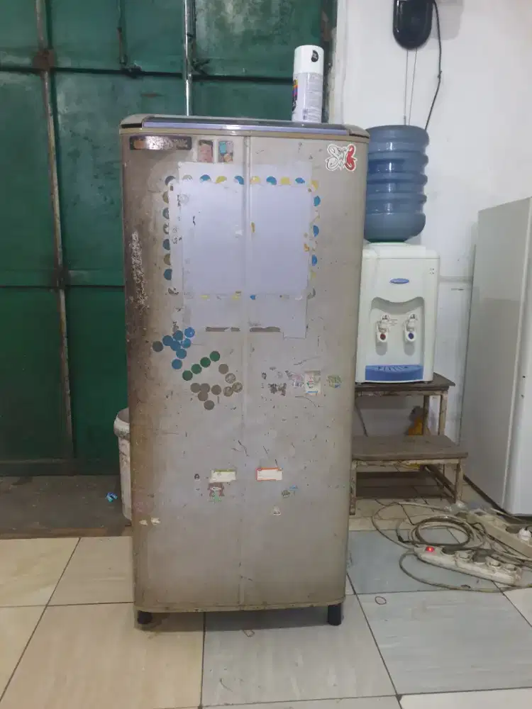 Kulkas 1 pintu merk Sanyo