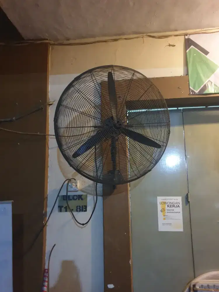 Kipas angin dinding 30 inci merk Sekai