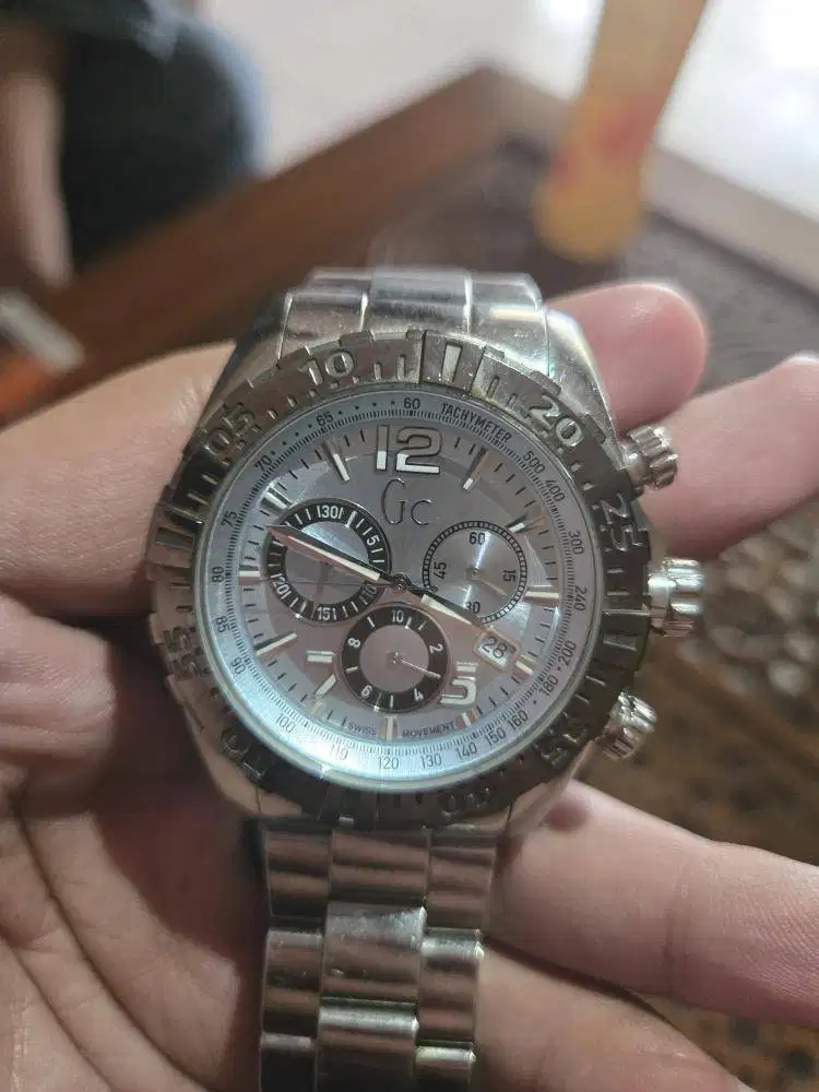 Jam tangan pria (Gc) swiss Y02005G7