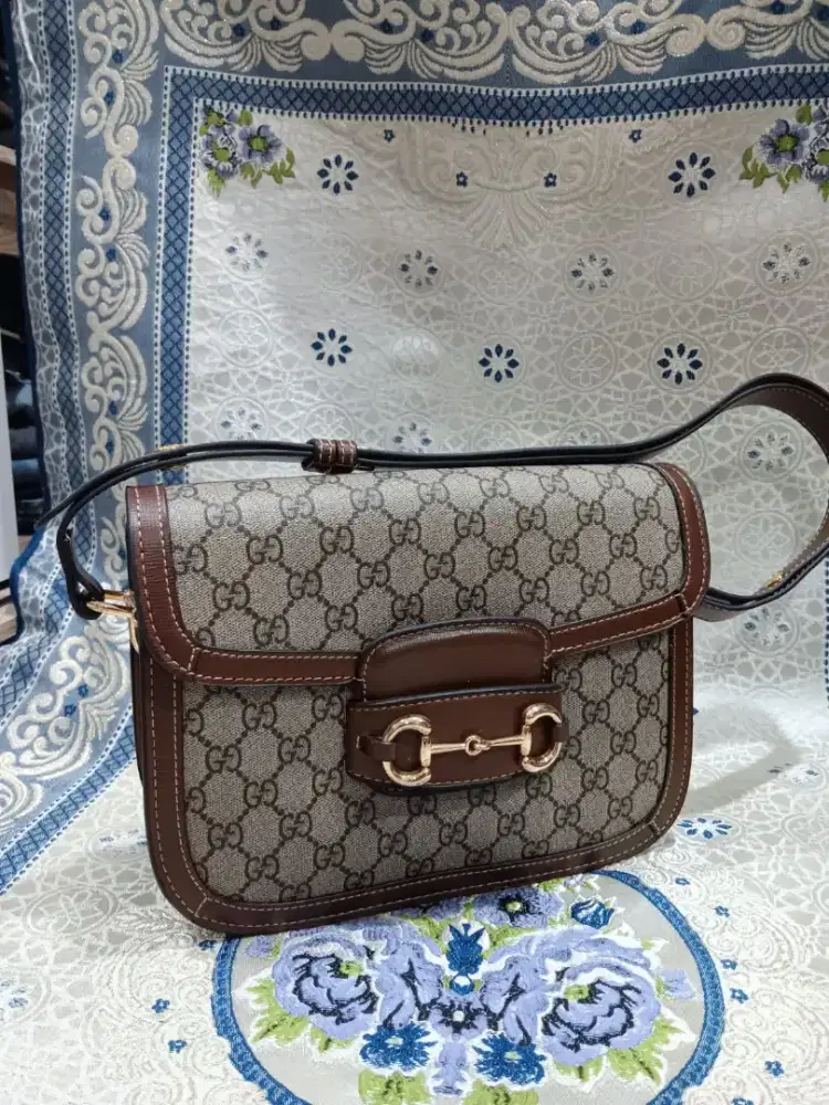 Tas Selempang Monogram Horsebit Style – Brown.
