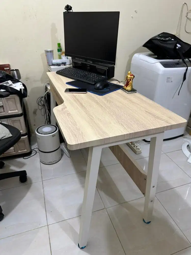 Meja Kantor merek Informa meja komputer PC design bagus