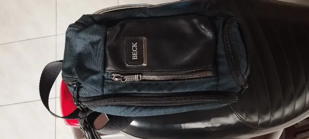 Tumi Sling bag kelly