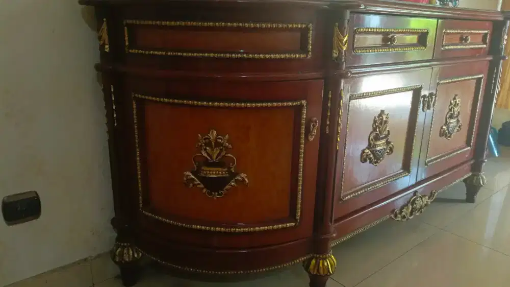 Buffet/lemari kaca Jati antik