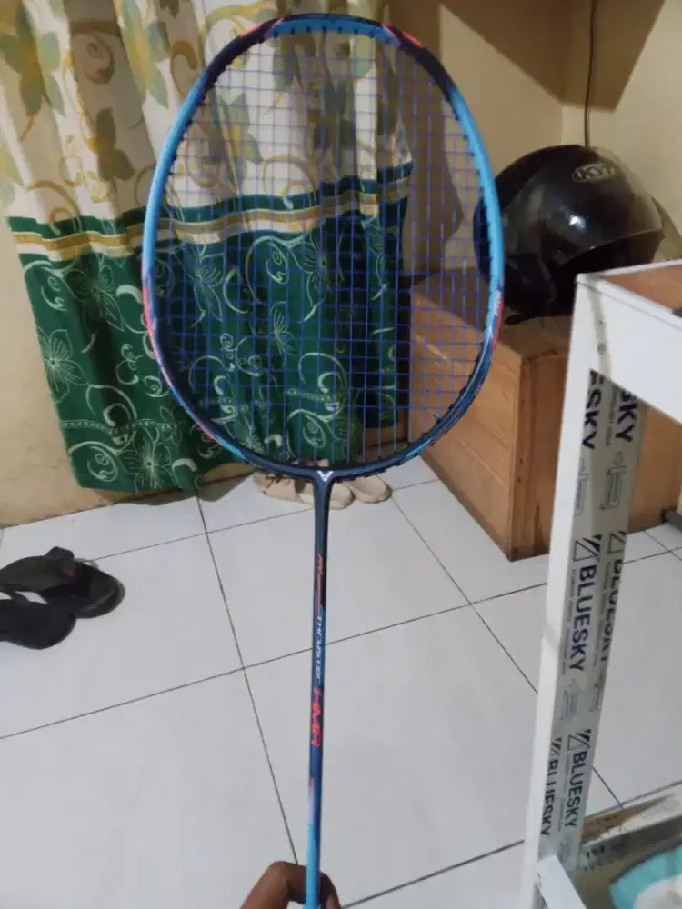 raket bulutangkis victor