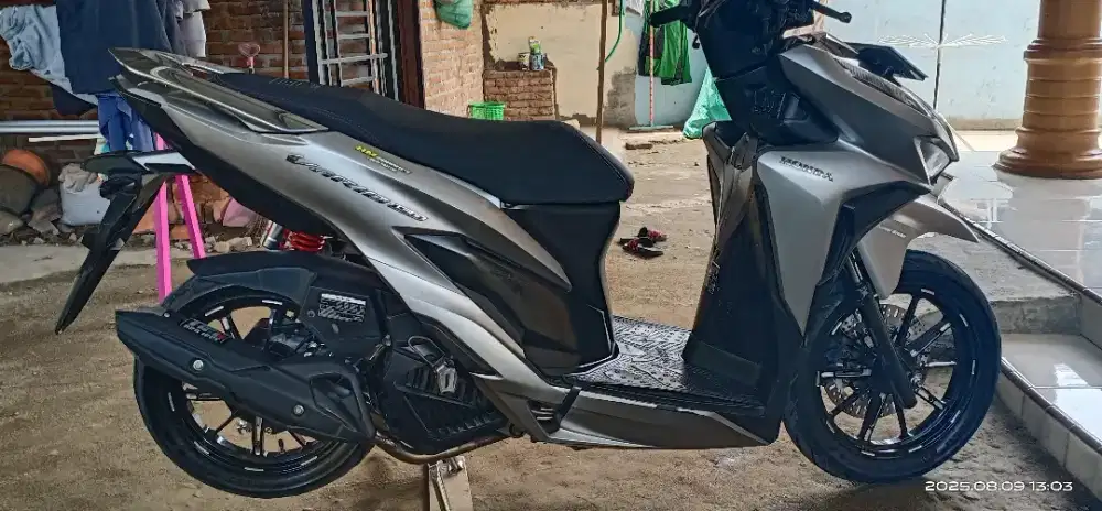 Honda Vario 150 warna silver