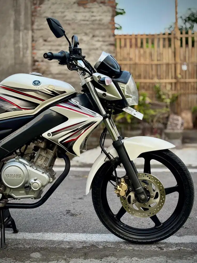 YAMAHA VIXION 150 OLD WHITE SIAP GASS