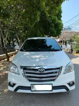 Innova V 2.0 AT 2013