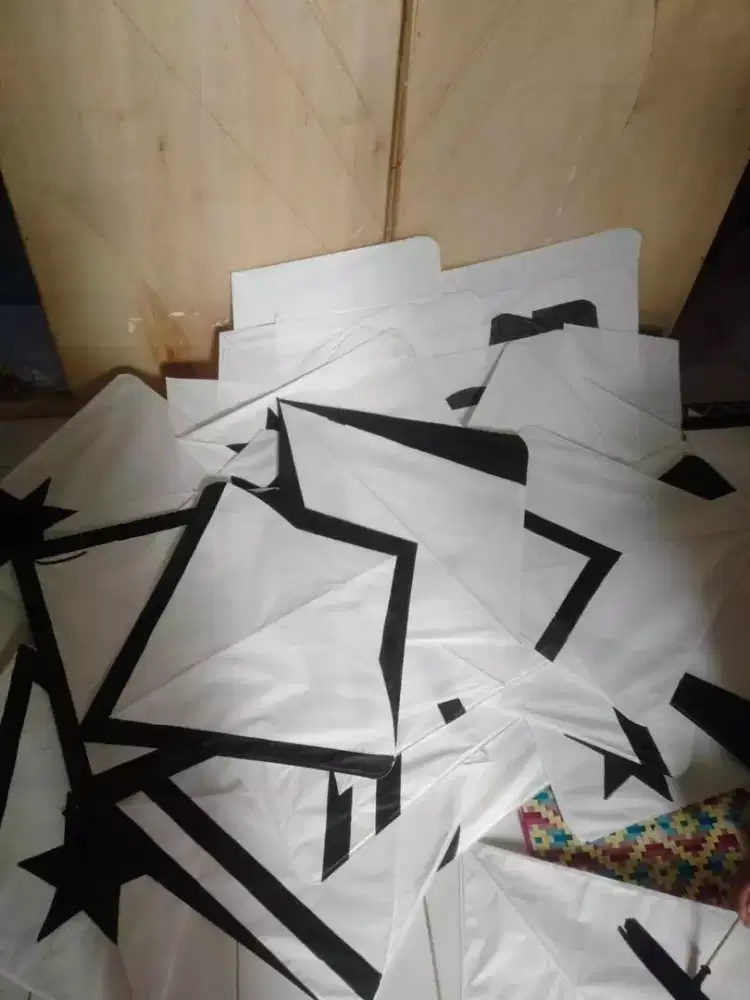 Pengrajin gelasan & layangan garut