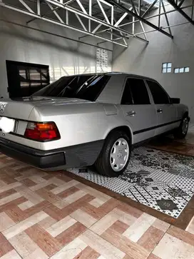Mercedes-Benz E300 1989 Bensin