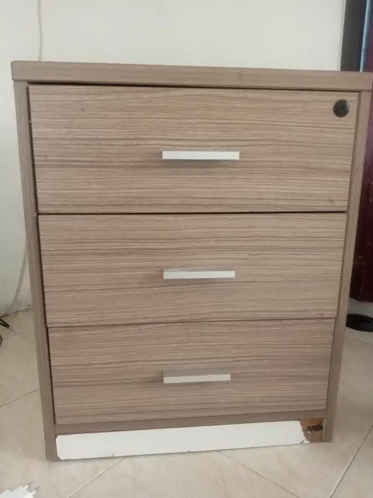 Lemari kayu jati