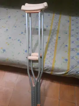 Tongkat kaki sepasang