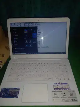 Laptop Asus E402Y AMD E2-7015