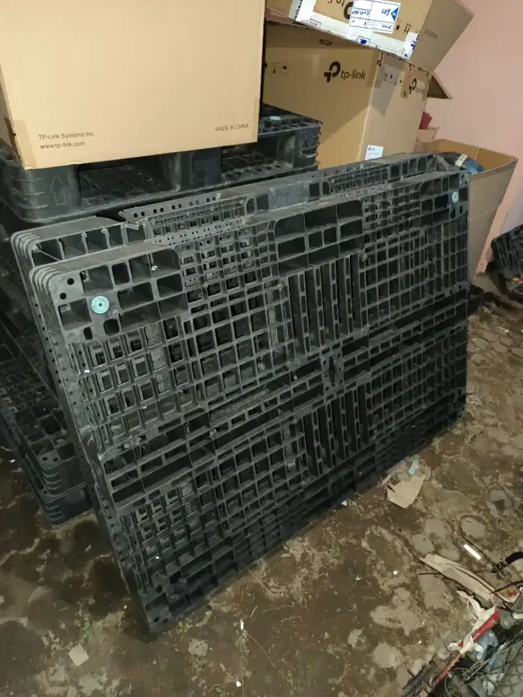 Pallet Palet Tatakan Plastik 85 X 130 X 13 kondisi bekas