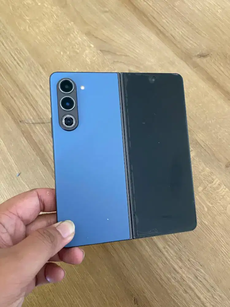 Samsung Galaxy Z Fold 5