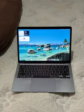 Macbook Air M1 2020 8/256 GB ex iBox