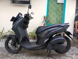 Jual/TT yamaha Lexi 2022 mulus pajak on